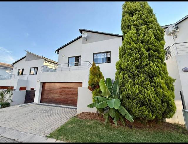 3 BEDROOM HOUSE FOR SALE IN FOURWAYS